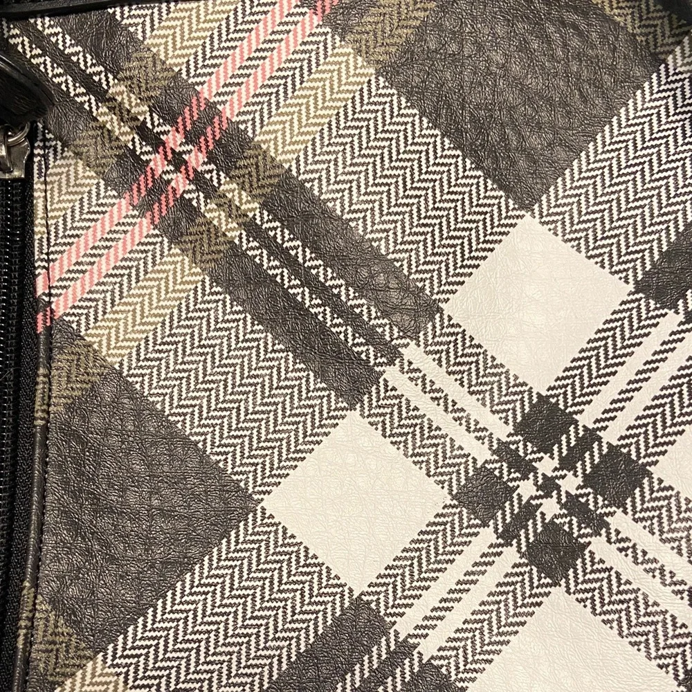 Chic Plaid Women's Backpack - Picture 3 of 3
